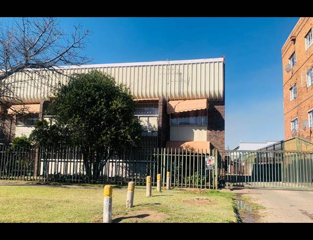 2 BEDROOM FLAT FOR SALE IN VEREENIGING CENTRAL